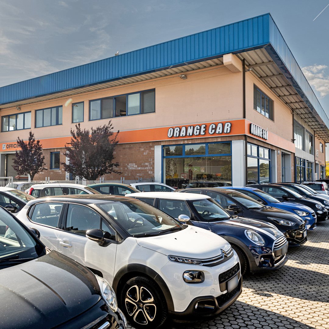 NASCITA E MISSION - Orange Car, fondata nel 2009, nasce con l’obiettivo di offrire una vasta gamma di auto nuove e usate, puntando su occasioni di qualità a un buon rapporto qualità/prezzo.