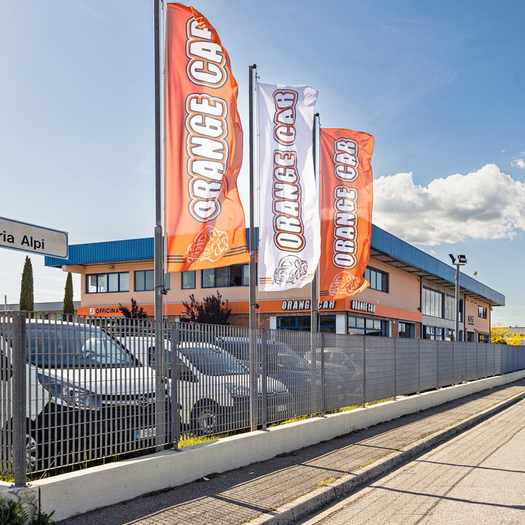 NASCITA E MISSION - Orange Car, fondata nel 2009, nasce con l’obiettivo di offrire una vasta gamma di auto nuove e usate, puntando su occasioni di qualità a un buon rapporto qualità/prezzo.