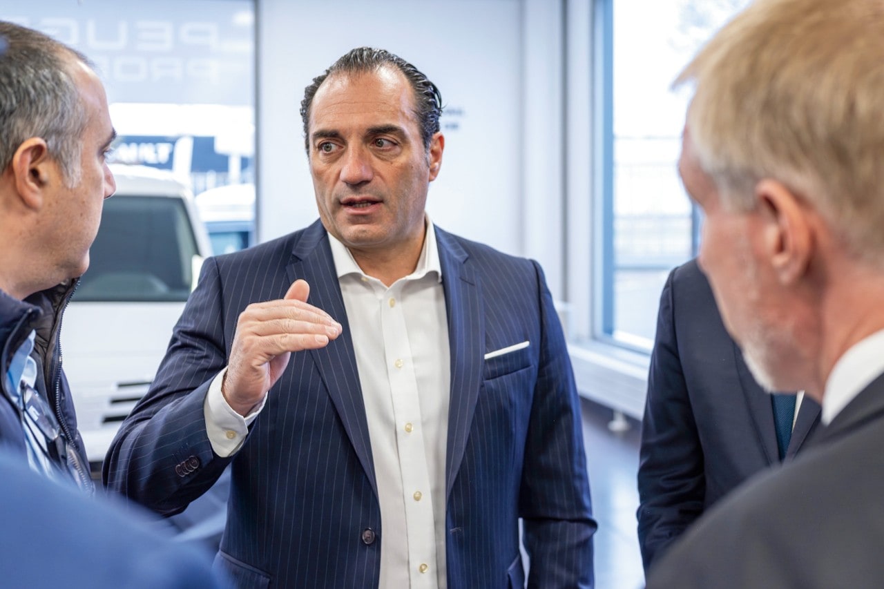 Un ex Volkswagen e un manager dalla Cina: le nuove scelte di Filosa per Stellantis 