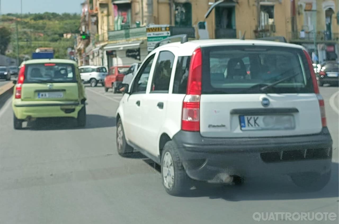 Targhe polacche, risarcimenti milionari e azioni legali: il caso Napoli agita Varsavia