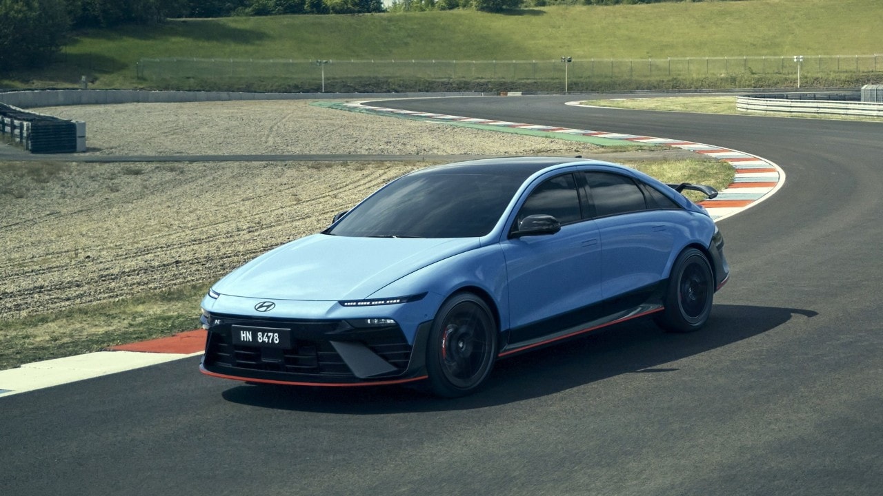 Hyundai Ioniq 6 N arriva in Italia con 650 CV: quanto costa e cos'ha di serie