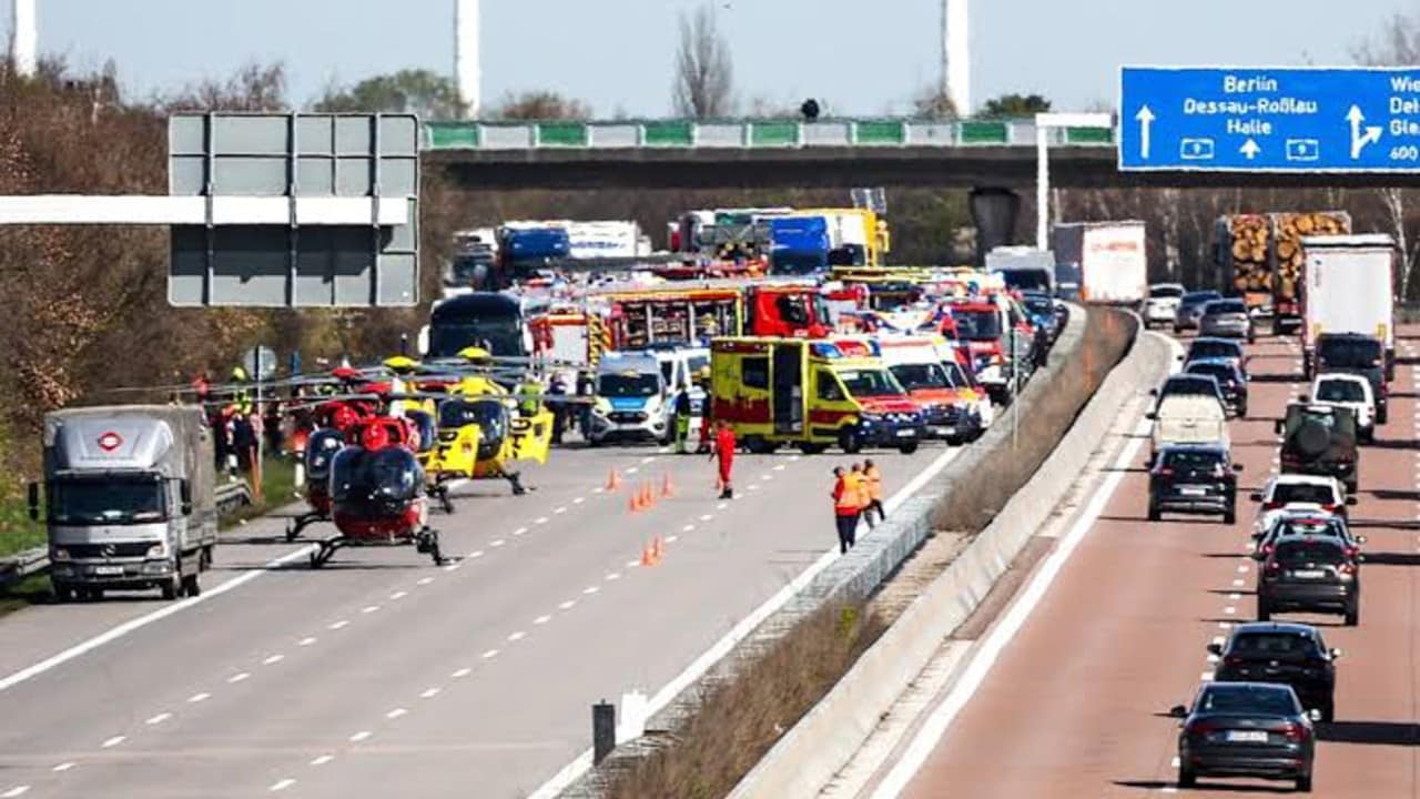 "Code per curiosi": la sbirciata irresponsabile che manda in tilt l’autostrada