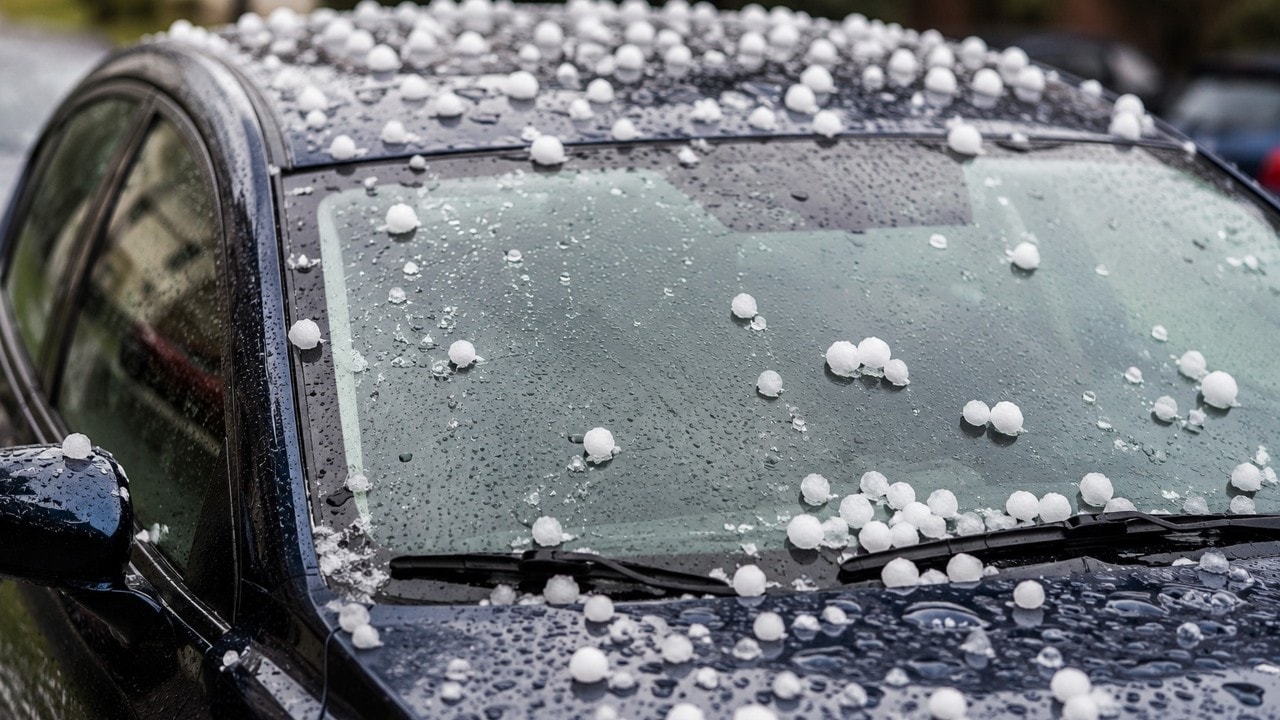 Grandine e temporali, come difendere l'auto con la polizza